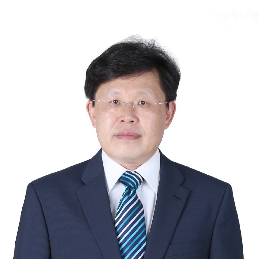A head shot of Yutian Wang, Senior Solution Expert of Financial Services, Huawei Enterprise.