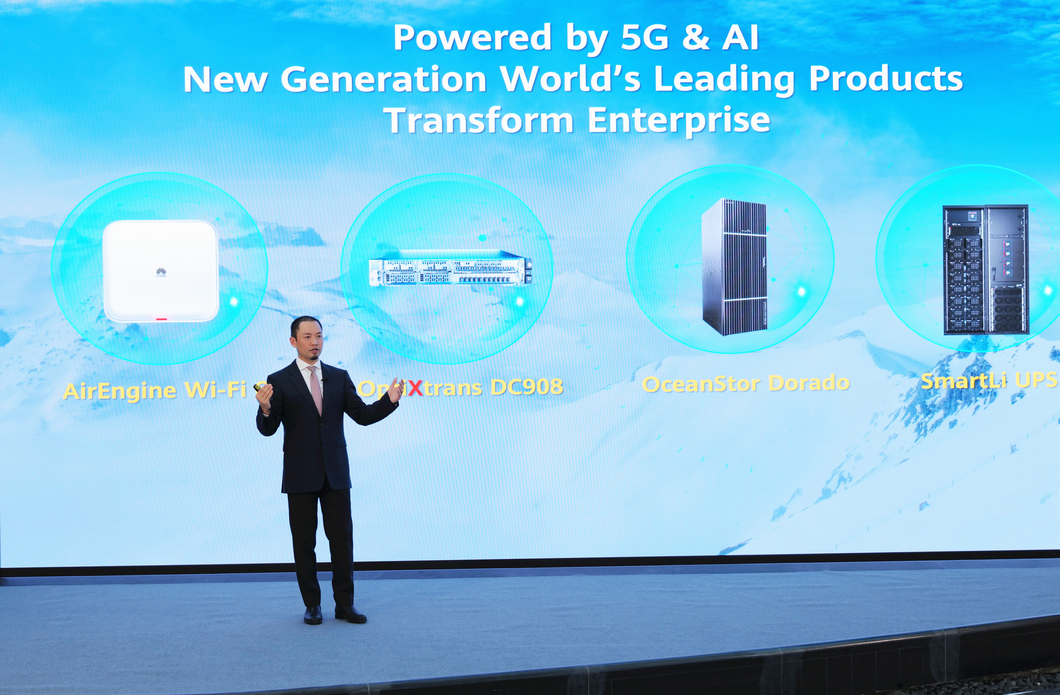 Qiu Heng, President of Global Marketing, Huawei Enterprise, at the launch of OptiXtrans DC908 and AirEngine Wi-Fi 6