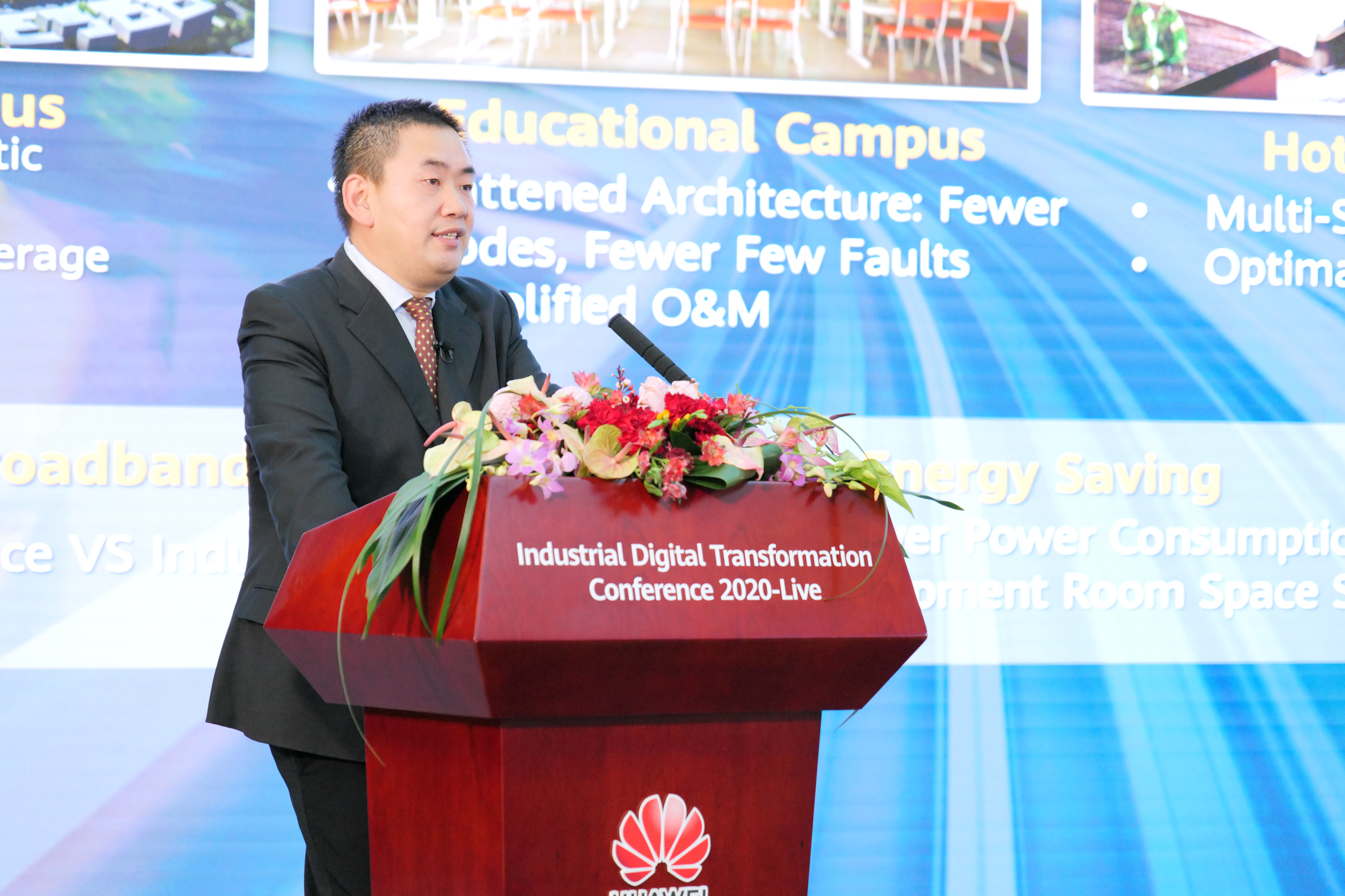 Sun Fuyou, Vice President of Huawei Enterprise BG, presents at the Industrial Digital Transformation Conference 2020