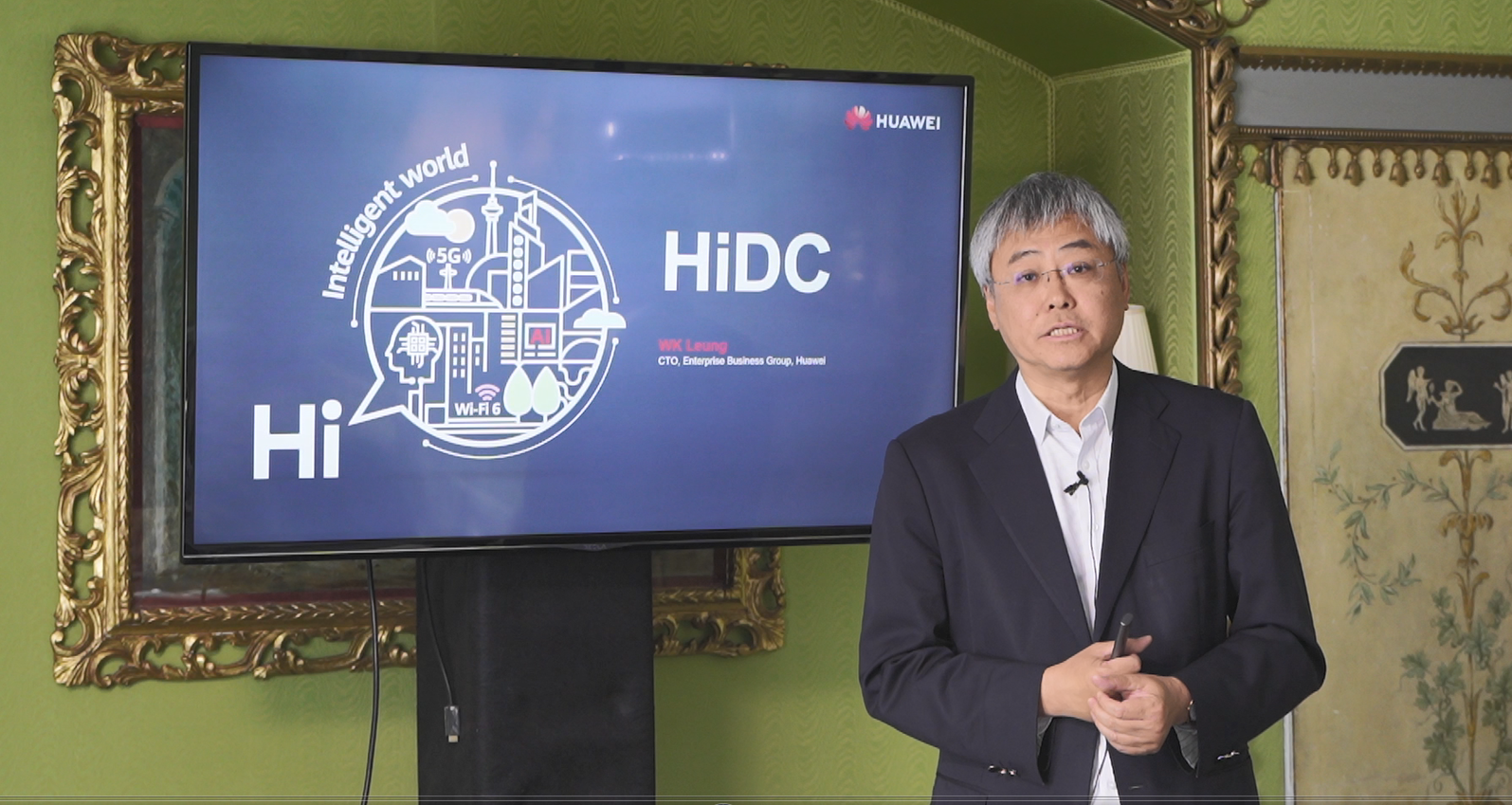 Wing Kin Leung, CTO of Huawei Enterprise BG, presents the HiDC solution remotely at the Industrial DX Conference 2020