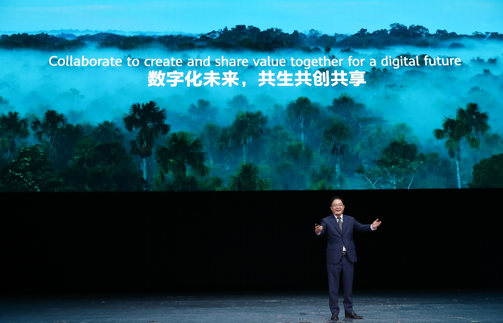 Peng Zhongyang, President of Huawei Enterprise BG, delivers his keynote speech at HUAWEI CONNECT 2020