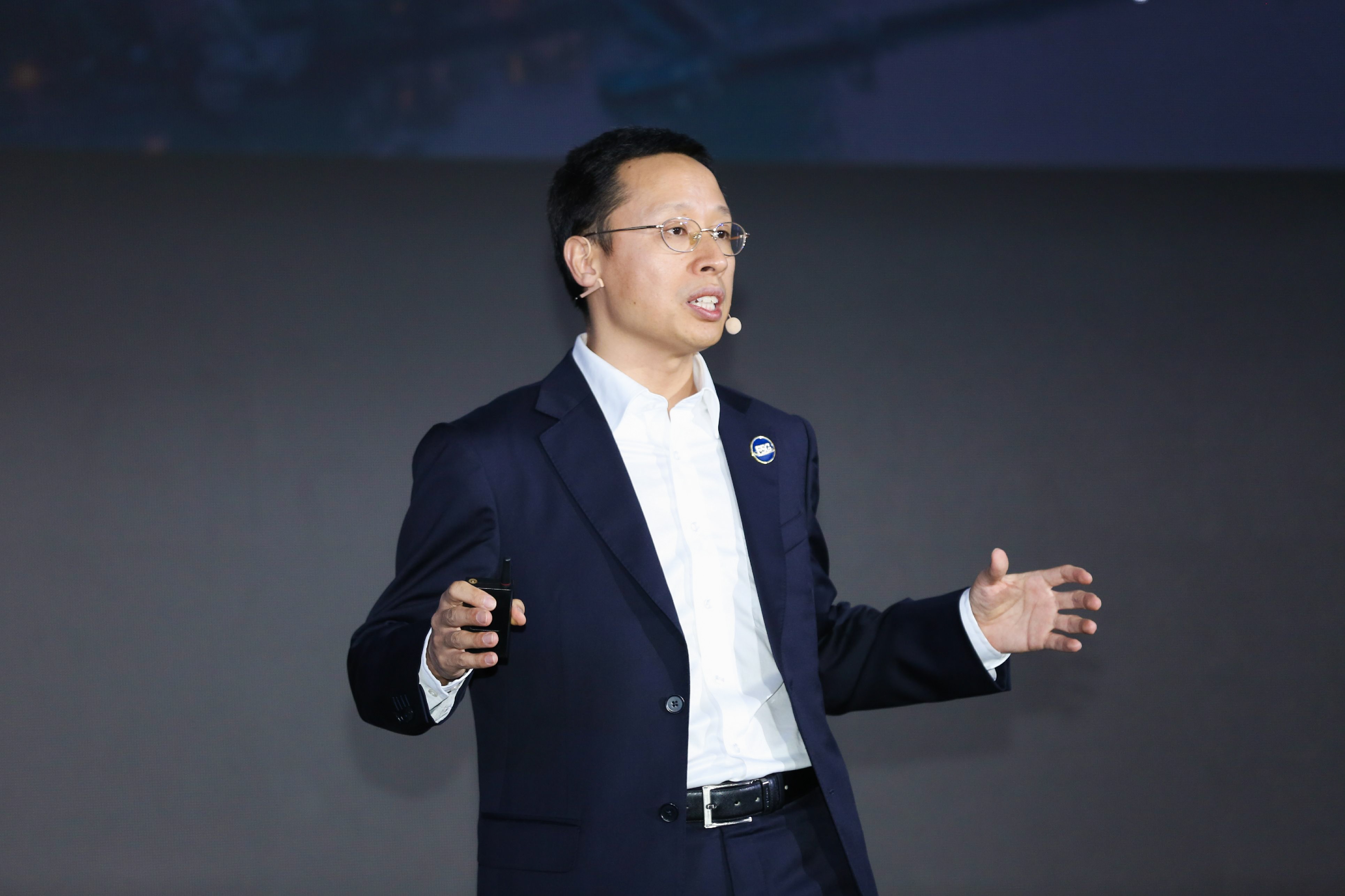 Portrait of Richard Jin, President of the Huawei Transmission and Access Product Line.