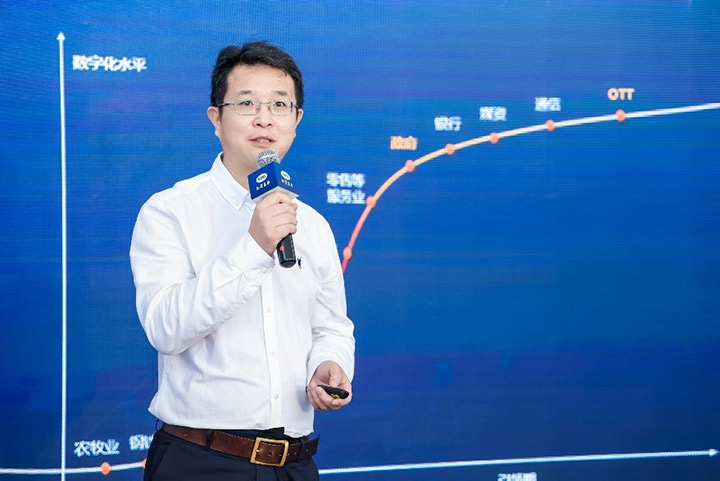 Wang Guoyu, Huawei's President of Global Transportation, speaks at SIPG's remote control project for smart ports launch