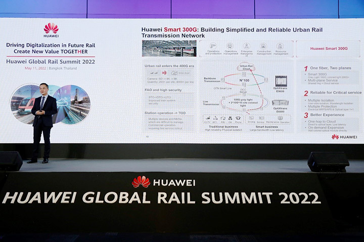 Xiang Xi, Vice President of Huawei's Global Transportation Business Unit, speaking at the 2022 Asia Pacific Rail Exhibition