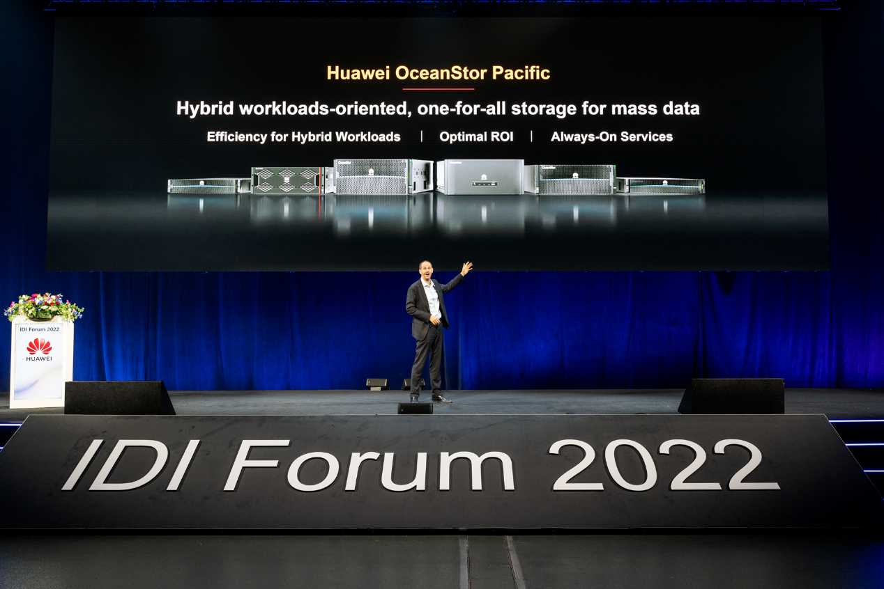 Hugo Doucet, Executive Account Representative at Huawei, presenting at the 2022 Innovative Data Infrastructure (IDI) Forum