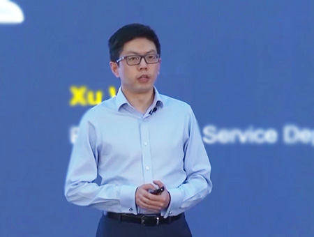 Xu Wei, from the Professional Service Dept. of Huawei Enterprise, presenting remote optimization and O&M services