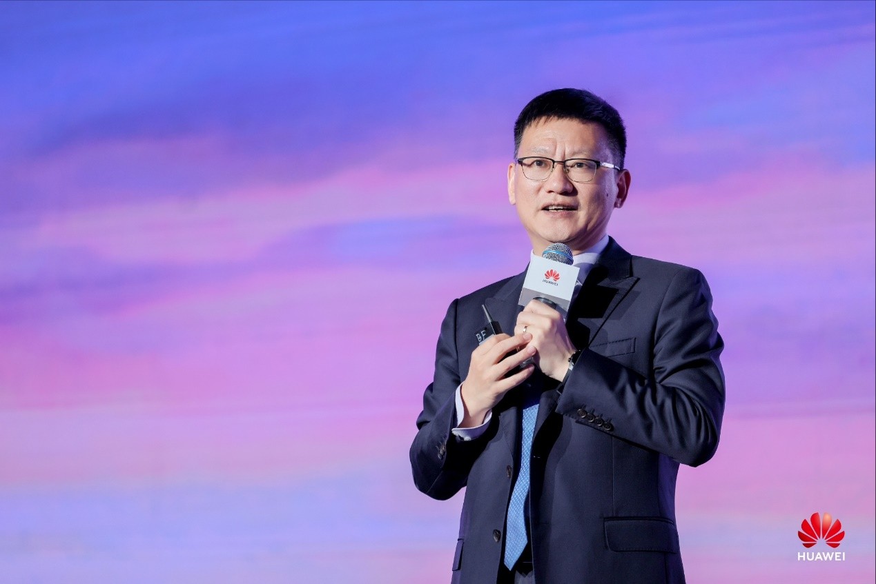 Junfeng Li (Wind), Vice President of Huawei, CEO of Global Public Sector BU, delivering a speech